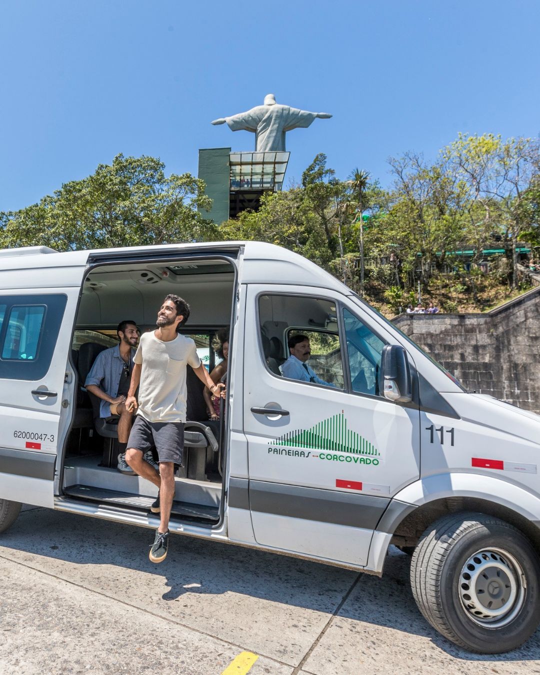 Carioca por Um Dia - Cristo Redentor, Pão de Açúcar com Ingressos, Almoço e Transporte